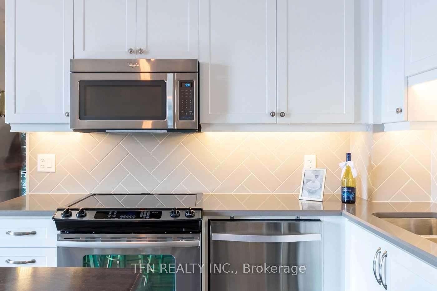 3563 Lake Shore Boulevard W 411