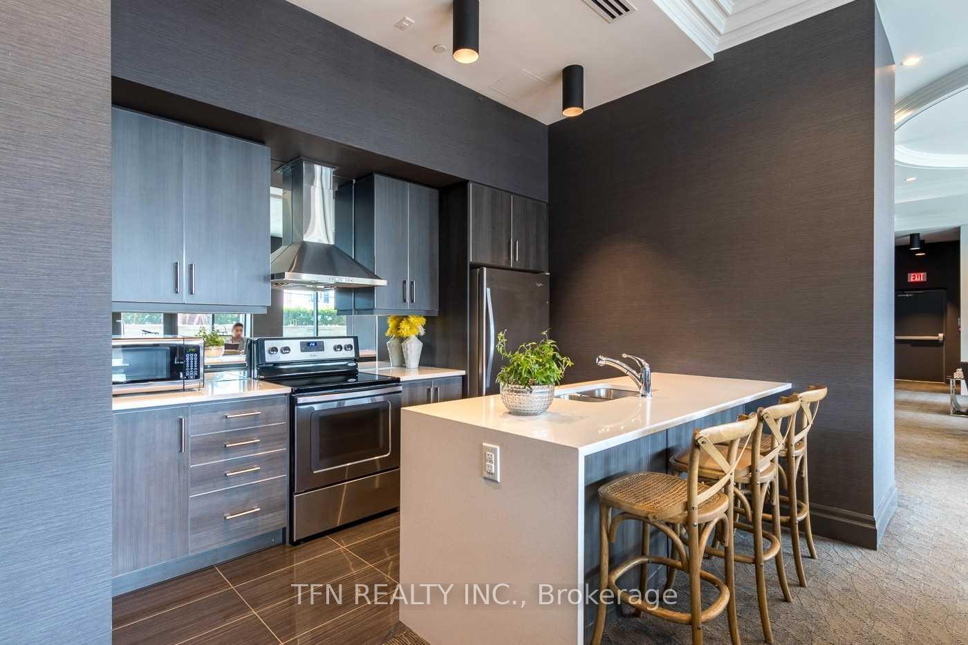 3563 Lake Shore Boulevard W 411