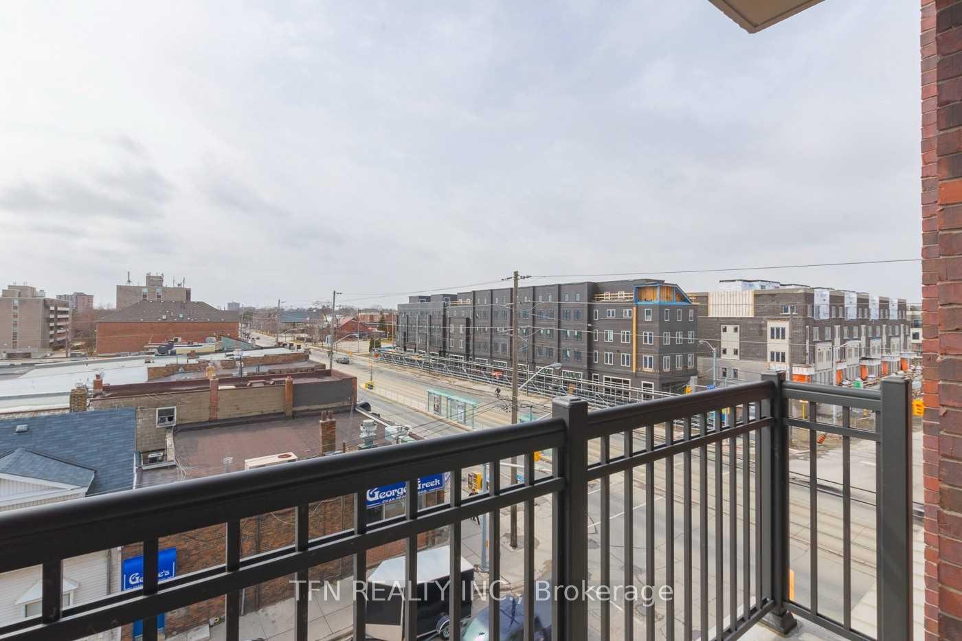 3563 Lake Shore Boulevard W 411