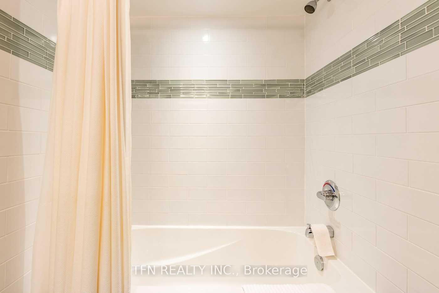 3563 Lake Shore Boulevard W 411