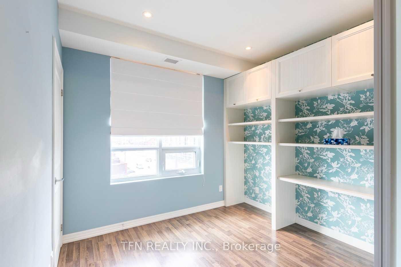 3563 Lake Shore Boulevard W 411