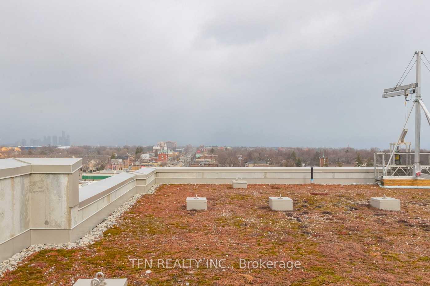 3563 Lake Shore Boulevard W 411