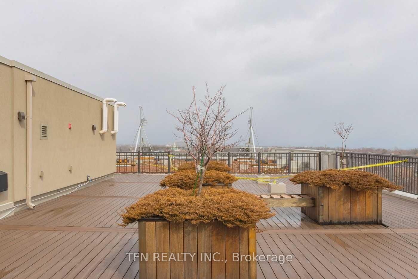 3563 Lake Shore Boulevard W 411