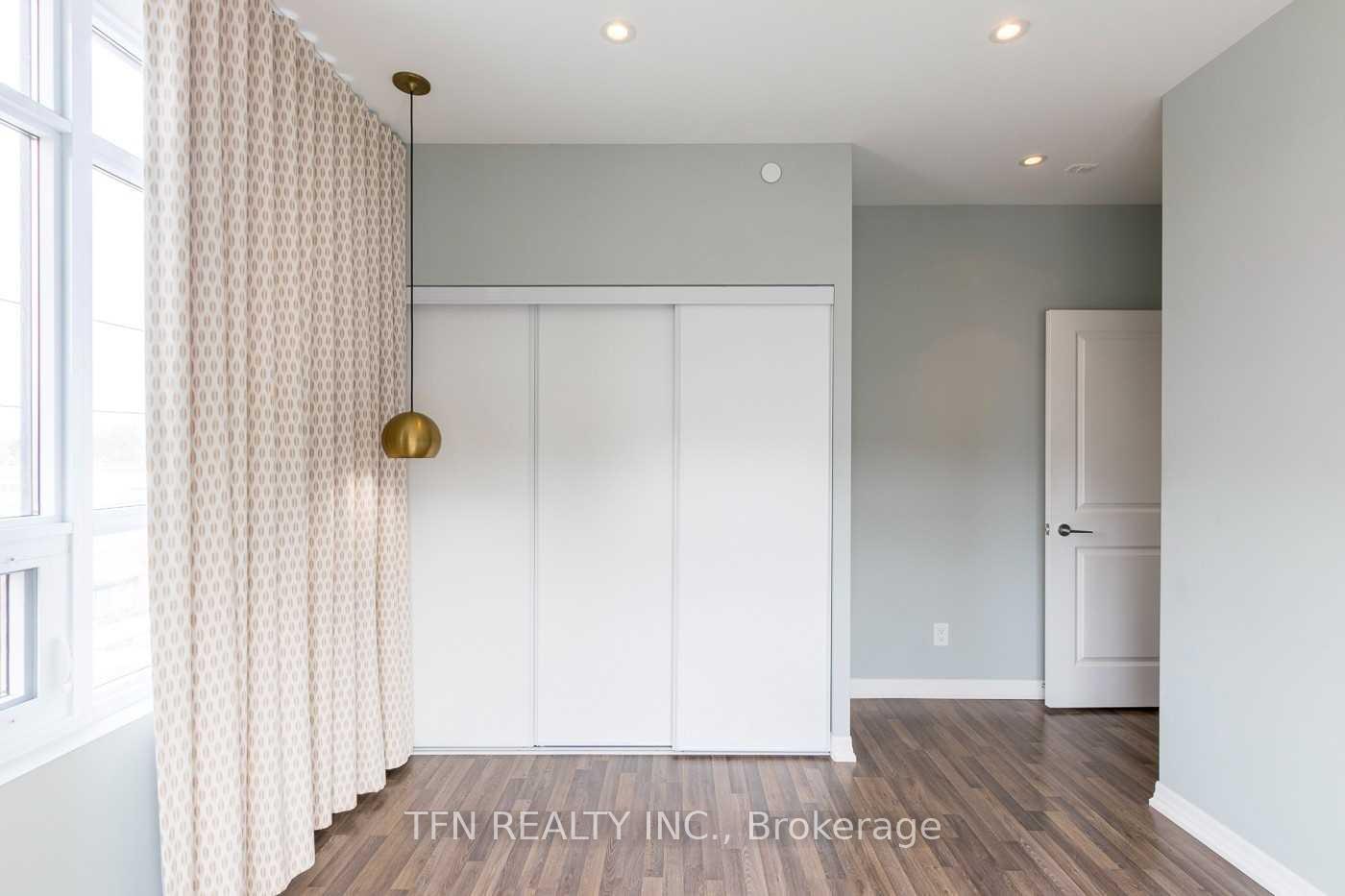 3563 Lake Shore Boulevard W 411