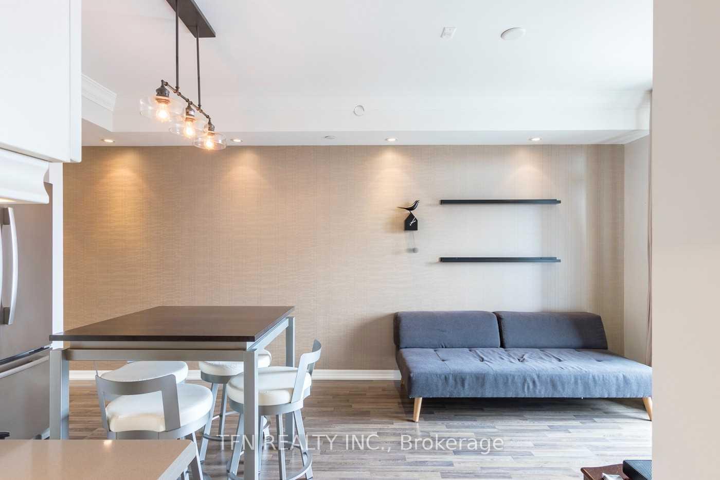 3563 Lake Shore Boulevard W 411