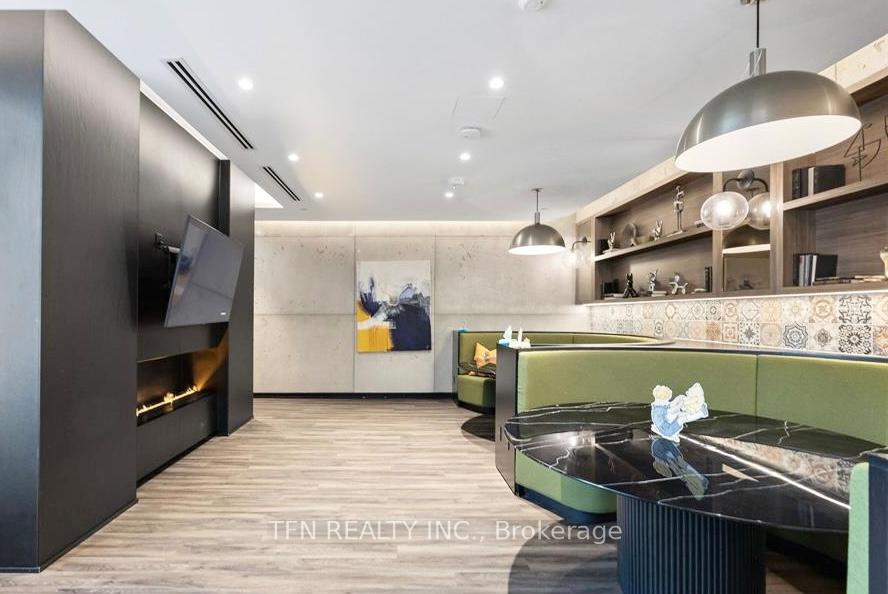 251 Manitoba Street 1807