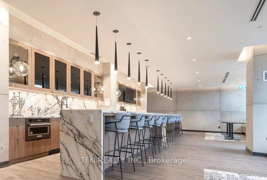 251 Manitoba Street 1807