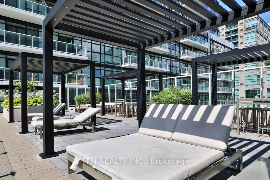 251 Manitoba Street 1807