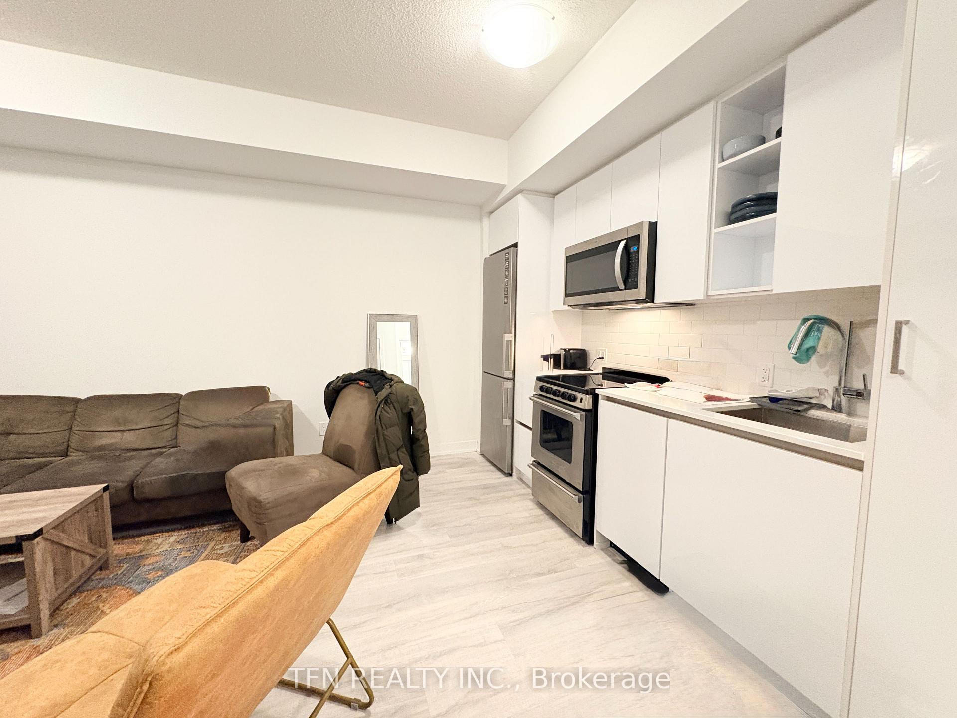 251 Manitoba Street 1807