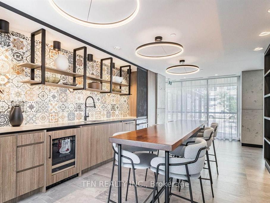 251 Manitoba Street #1807