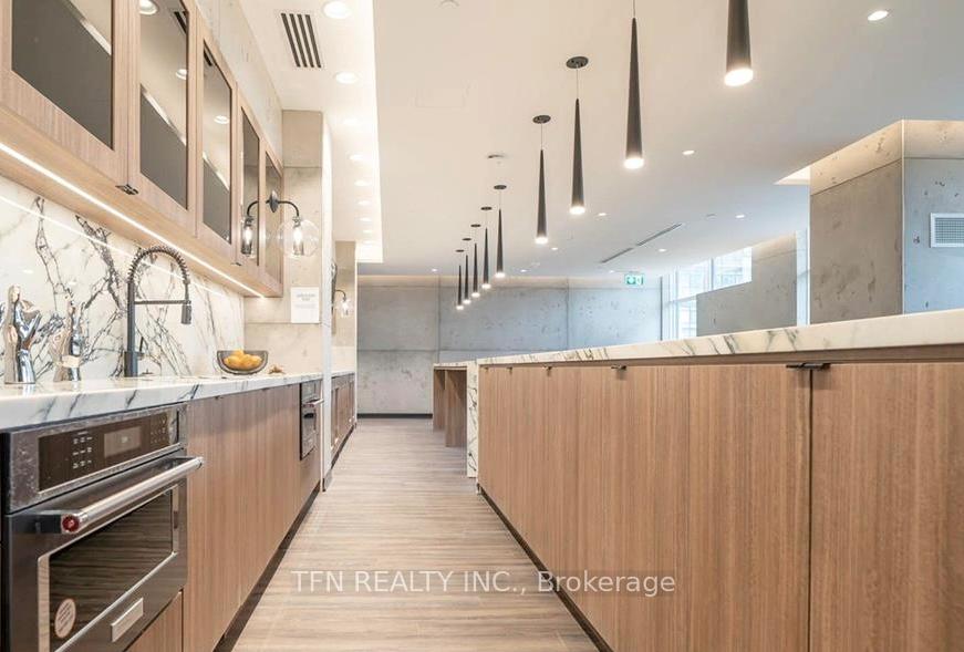 251 Manitoba Street #1807