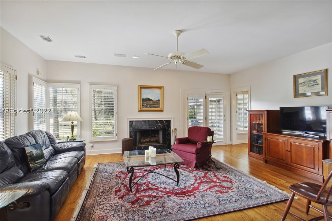 4 Tombee Court