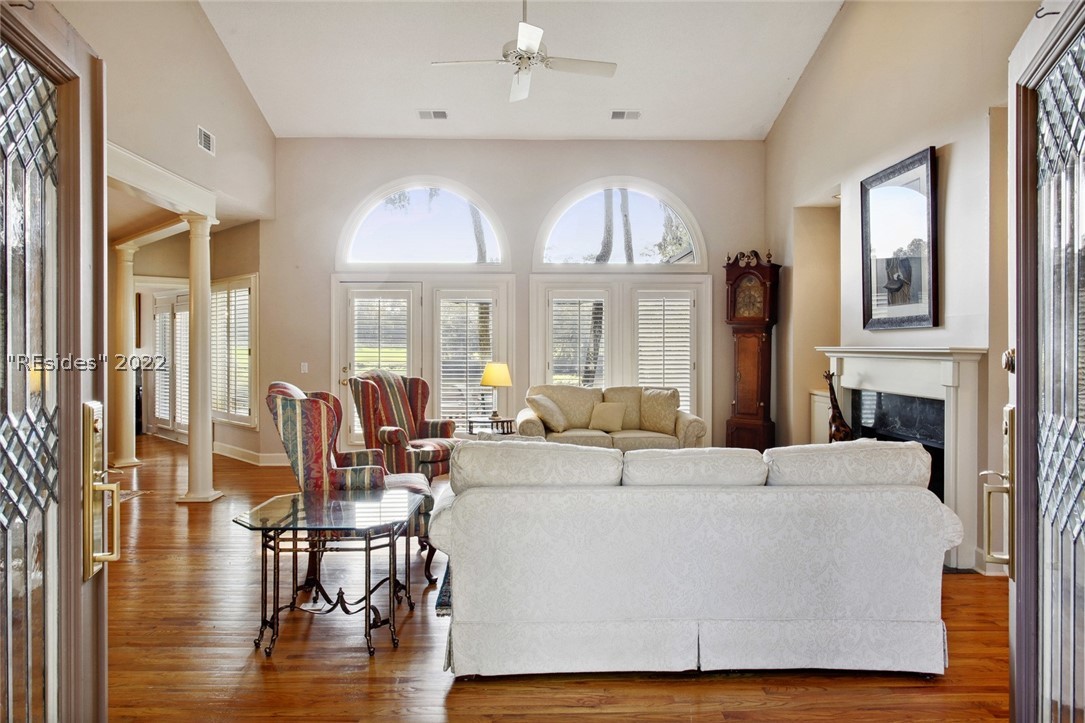 4 Tombee Court