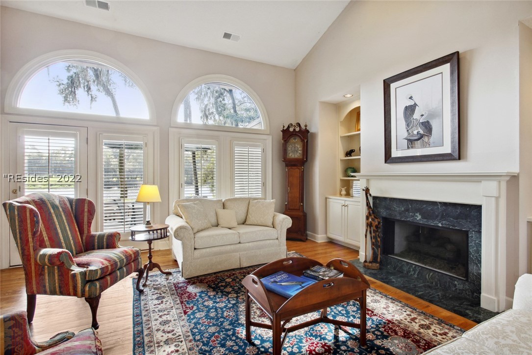 4 Tombee Court