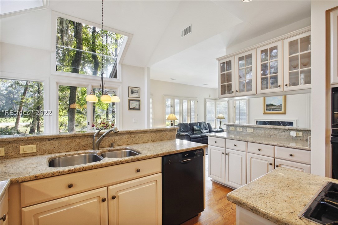 4 Tombee Court