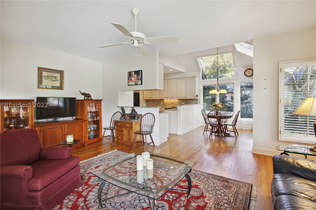 4 Tombee Court