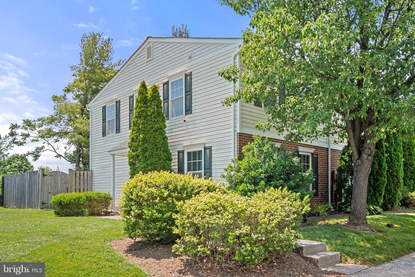 585 Lancaster Pl