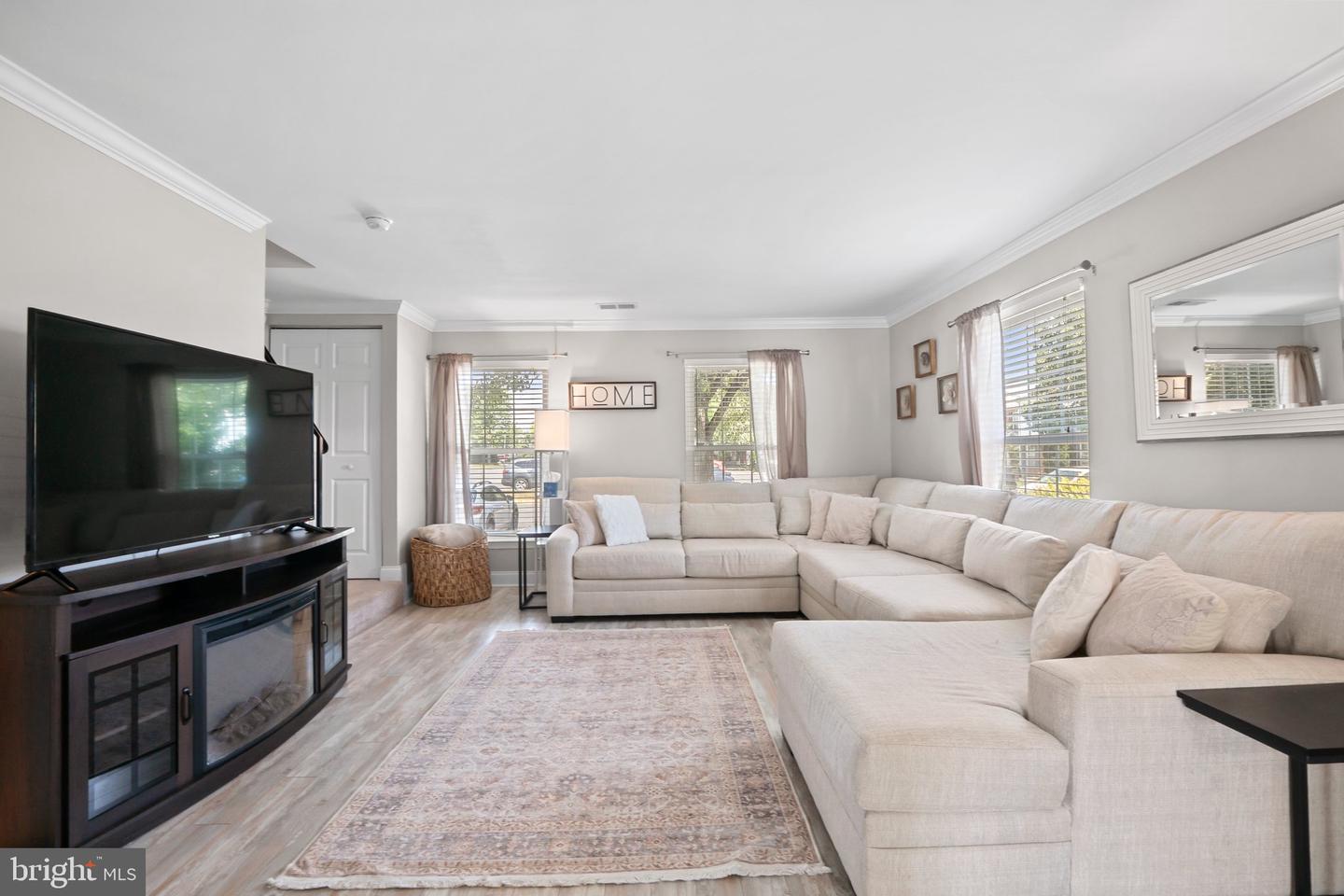 585 Lancaster Pl