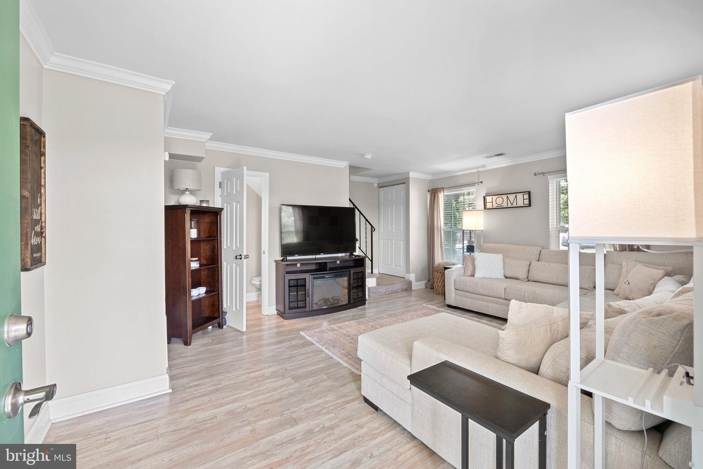 585 Lancaster Pl