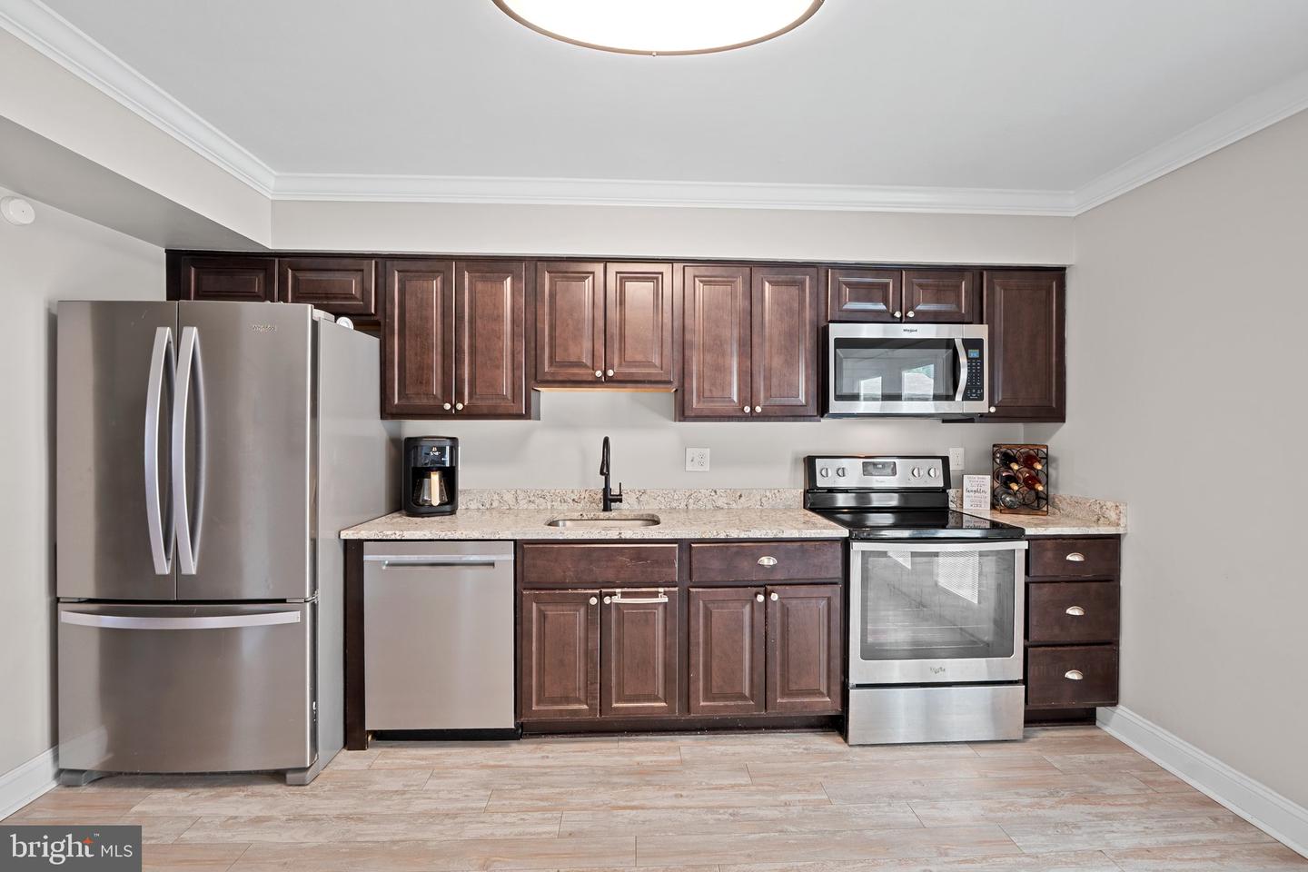 585 Lancaster Pl