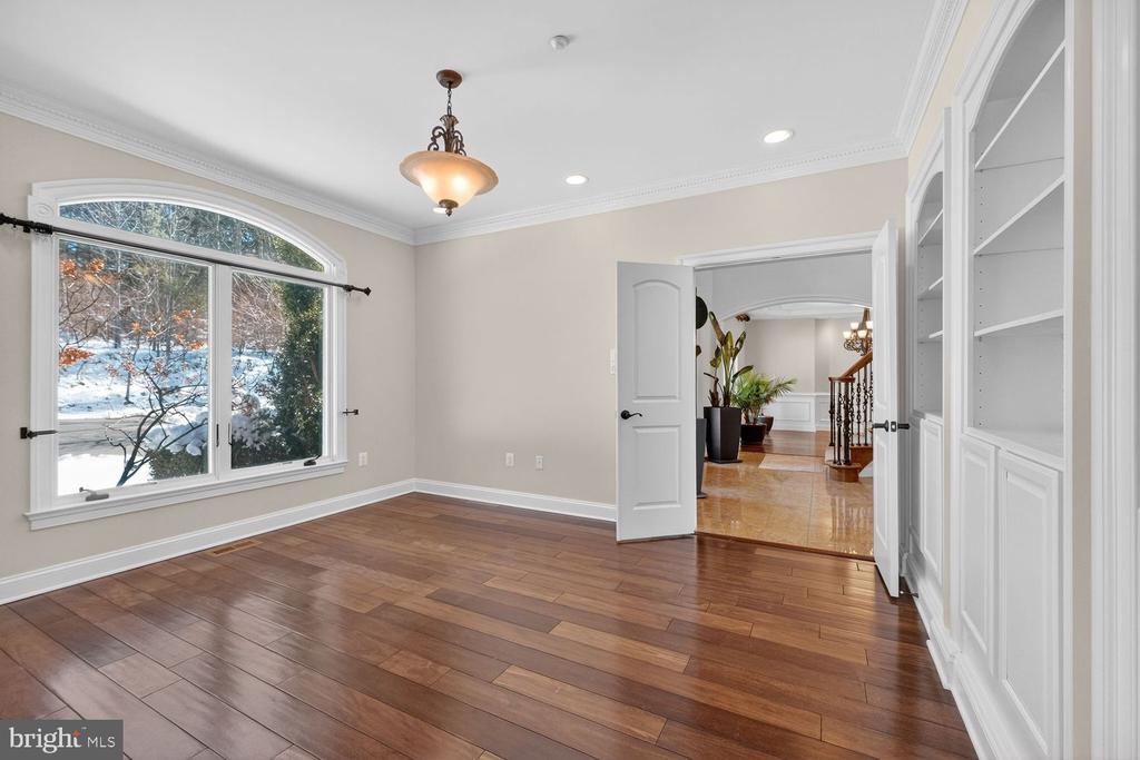4803 SMOKEY COURT