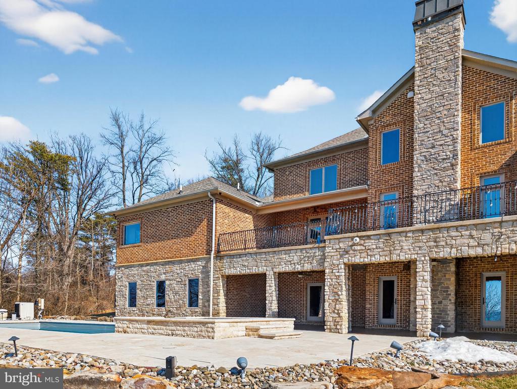 4803 SMOKEY COURT