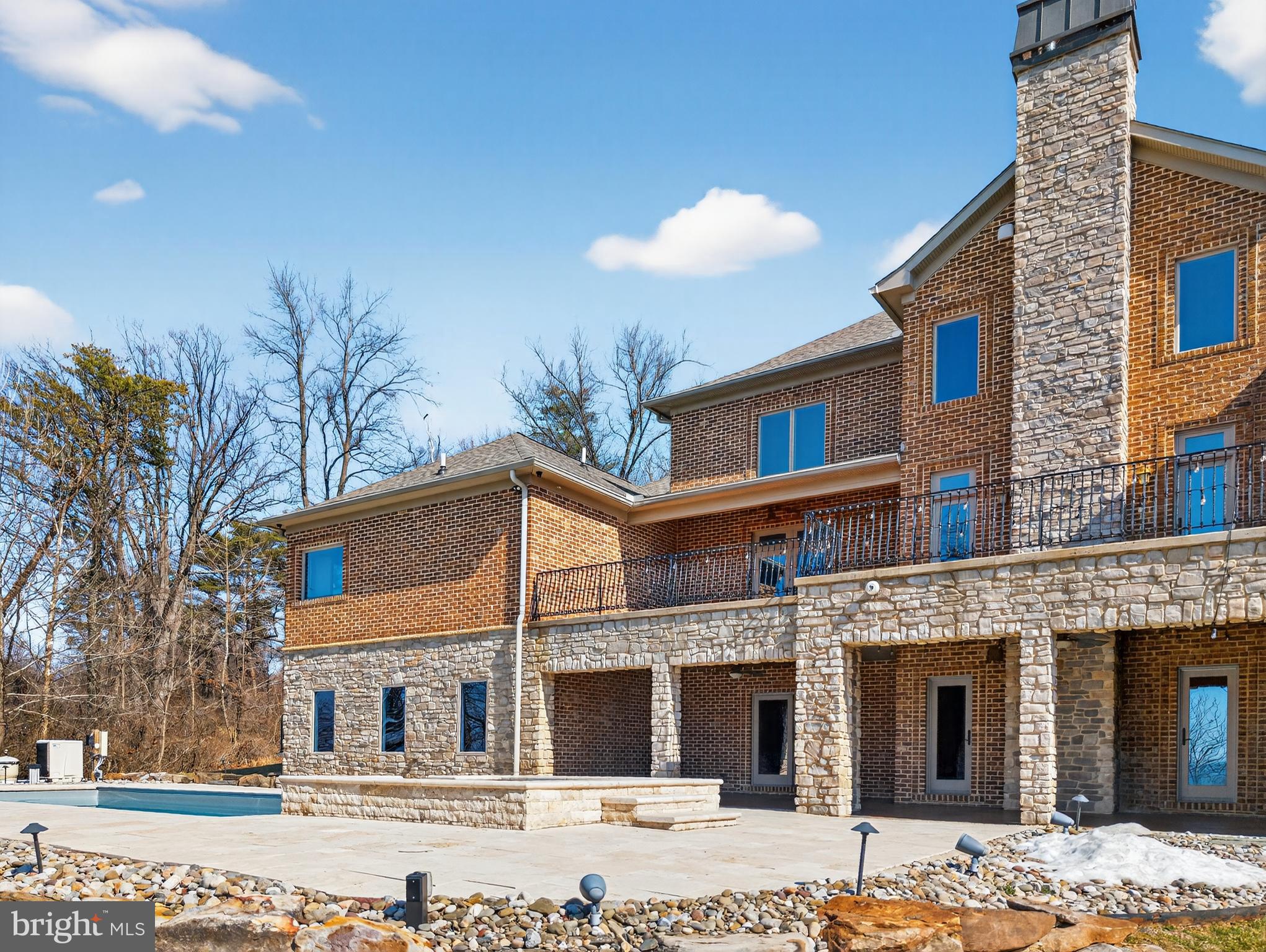 4803 SMOKEY COURT