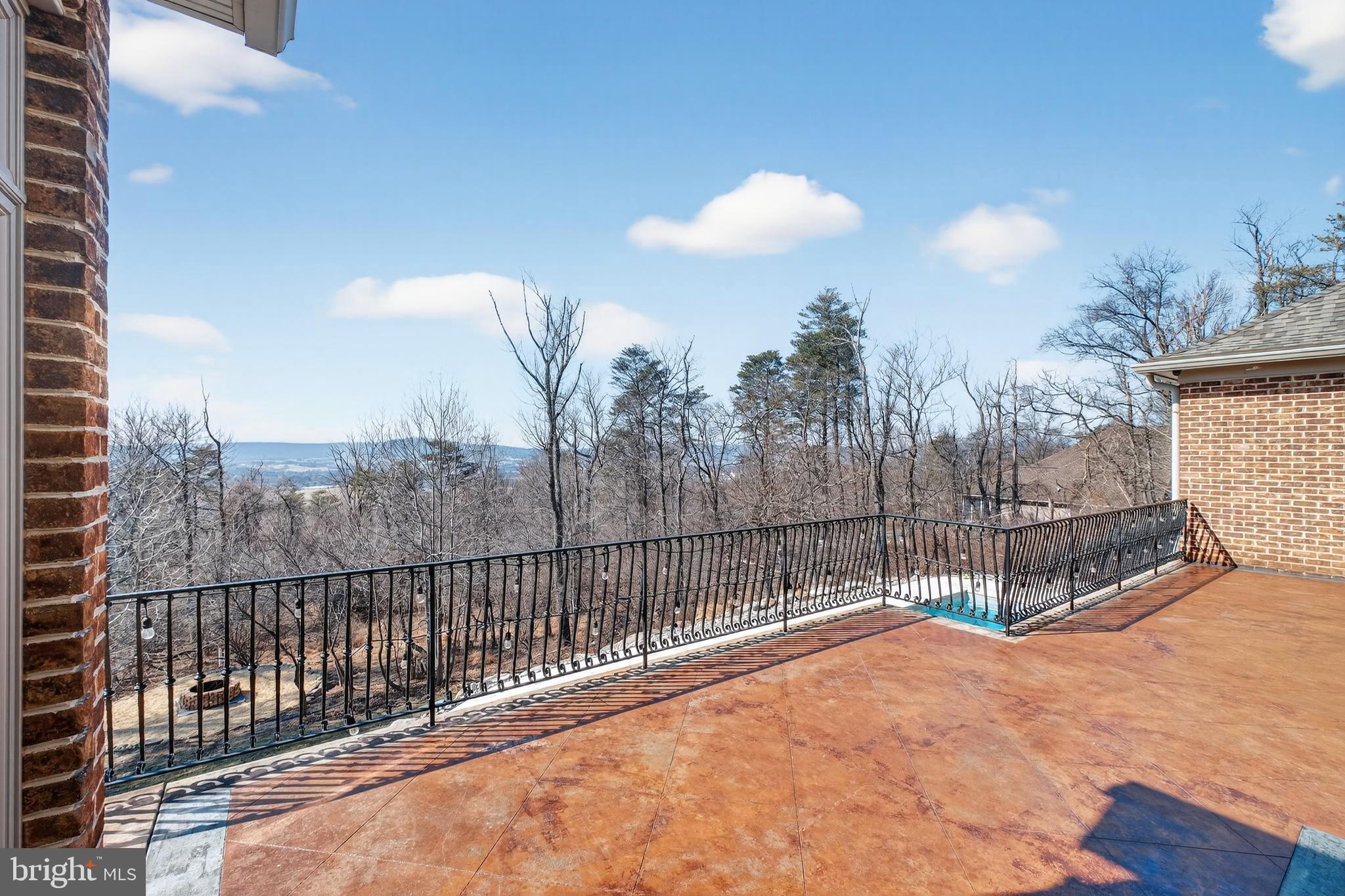 4803 SMOKEY COURT