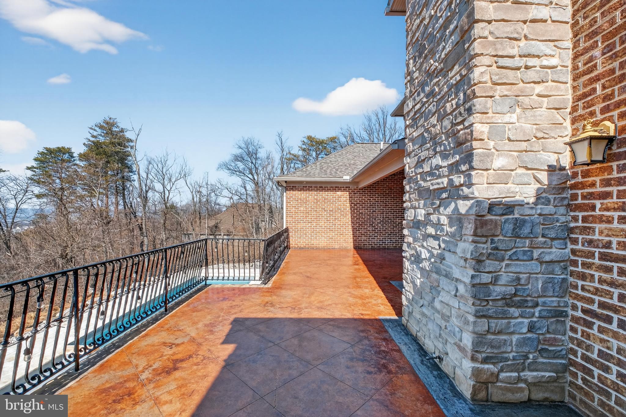 4803 SMOKEY COURT