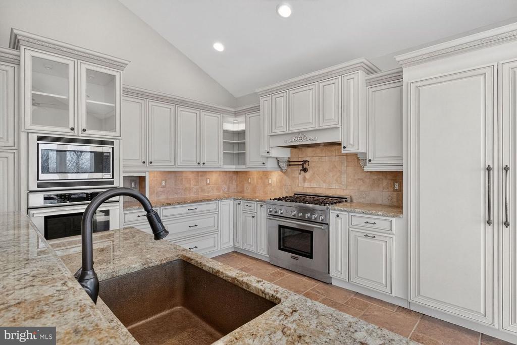 4803 SMOKEY COURT