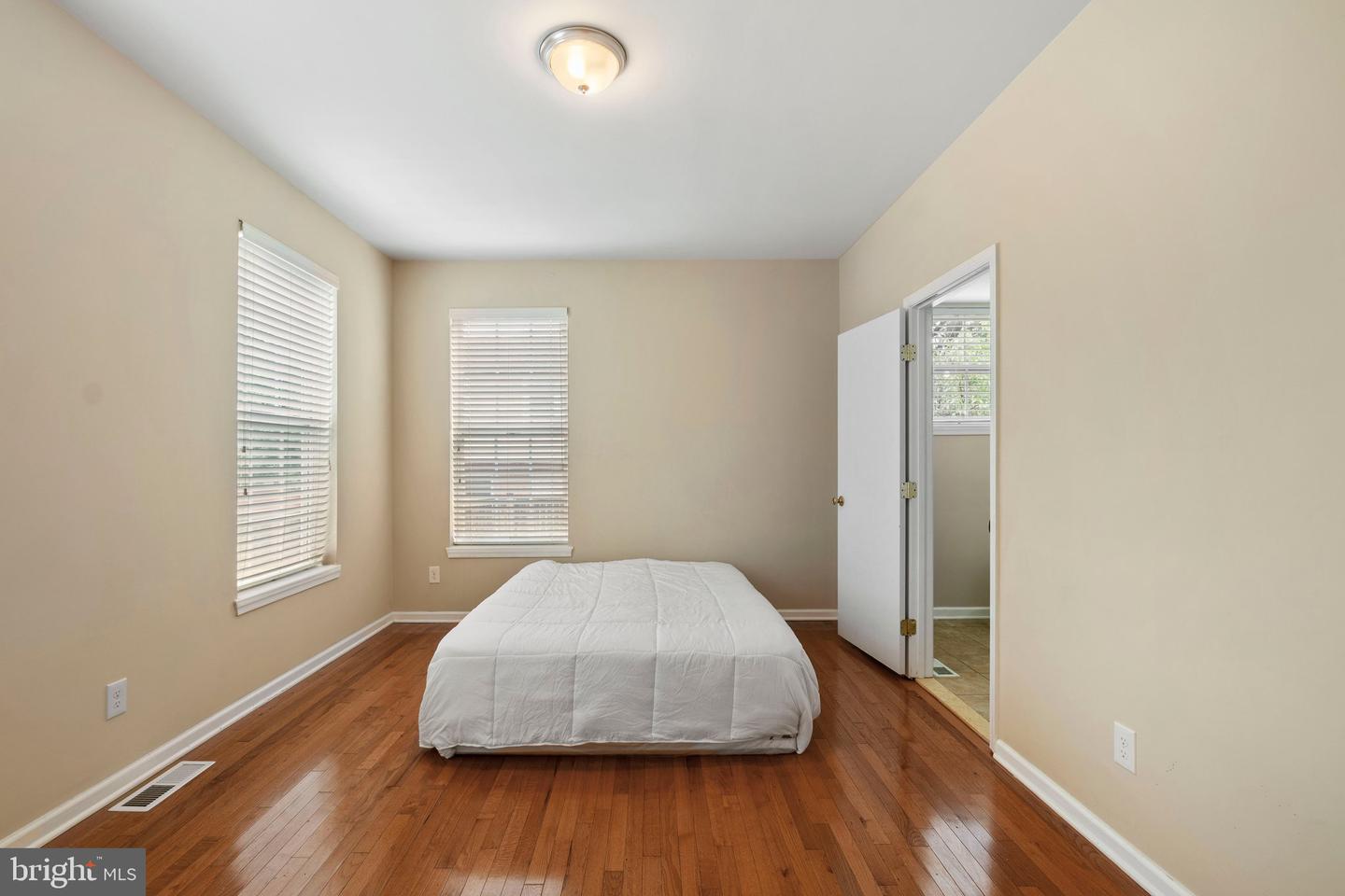 5 Redbud Ct