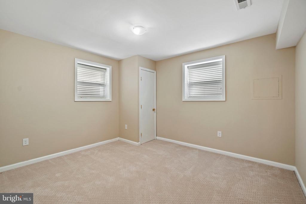 5 Redbud Ct