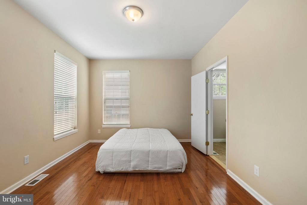 5 Redbud Ct