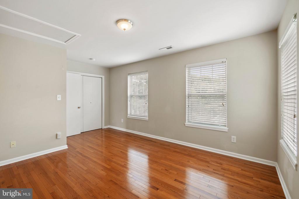 5 Redbud Ct