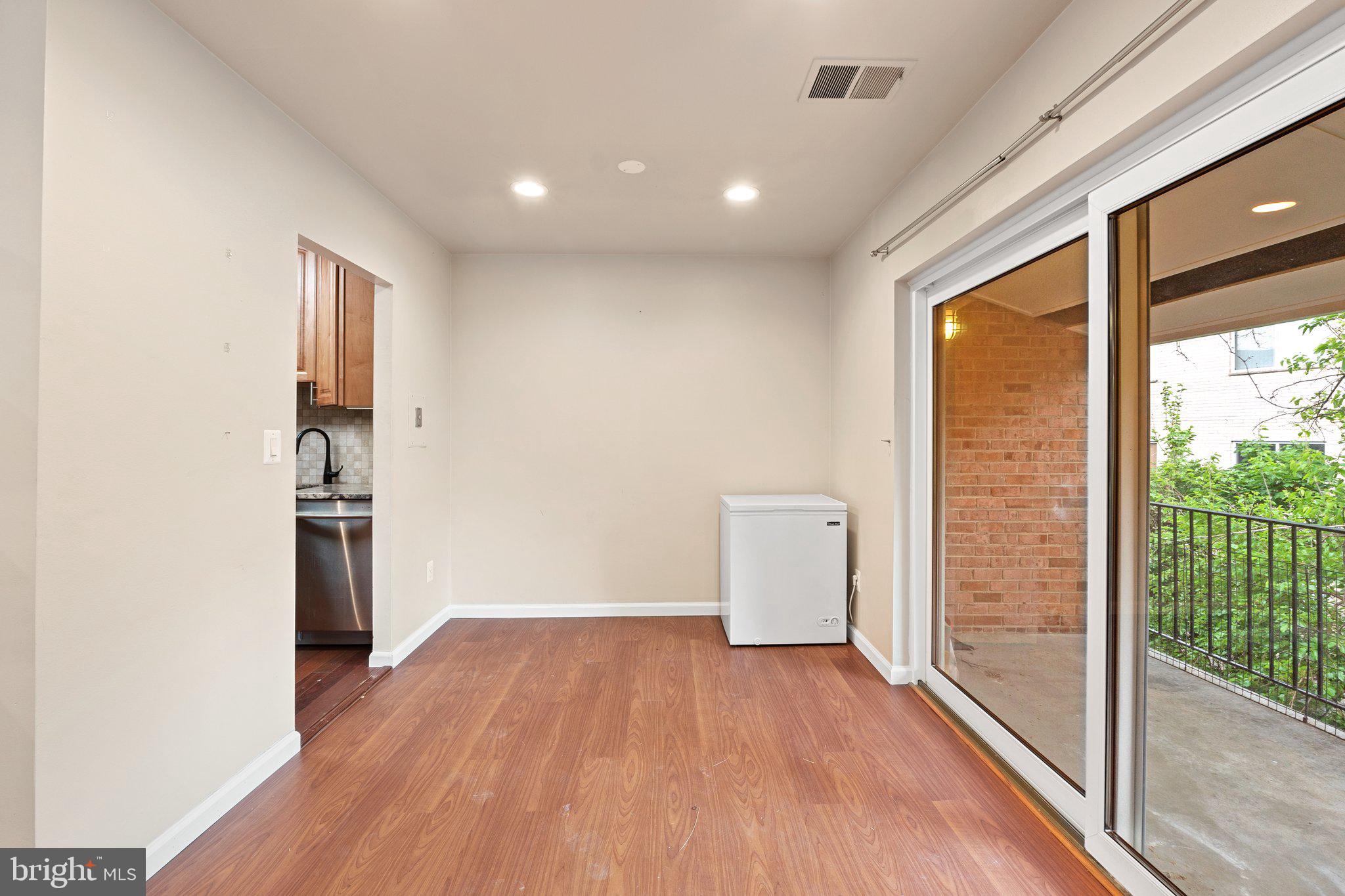 3382 HEWITT AVE #302