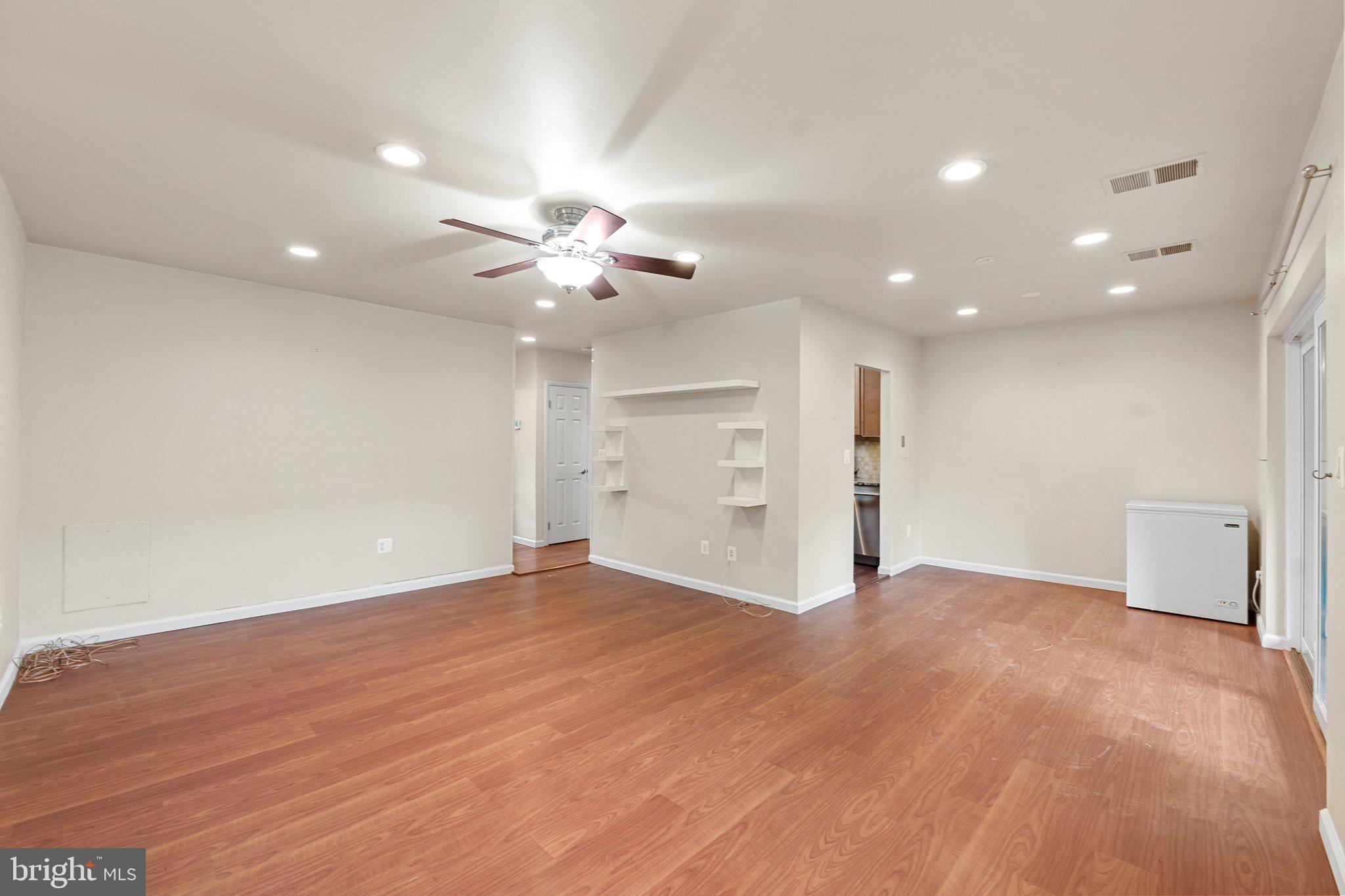 3382 HEWITT AVE #302