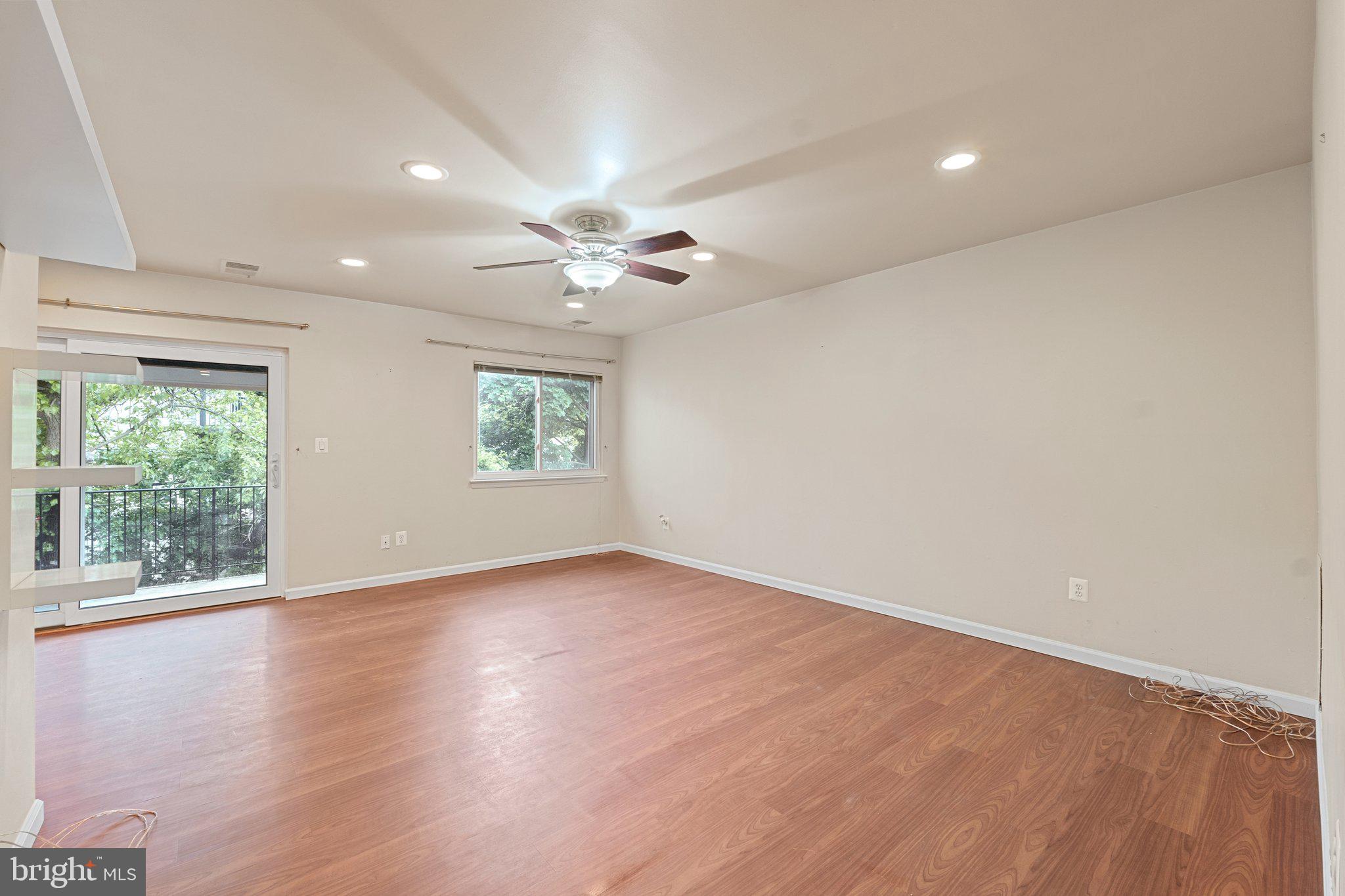 3382 HEWITT AVE #302