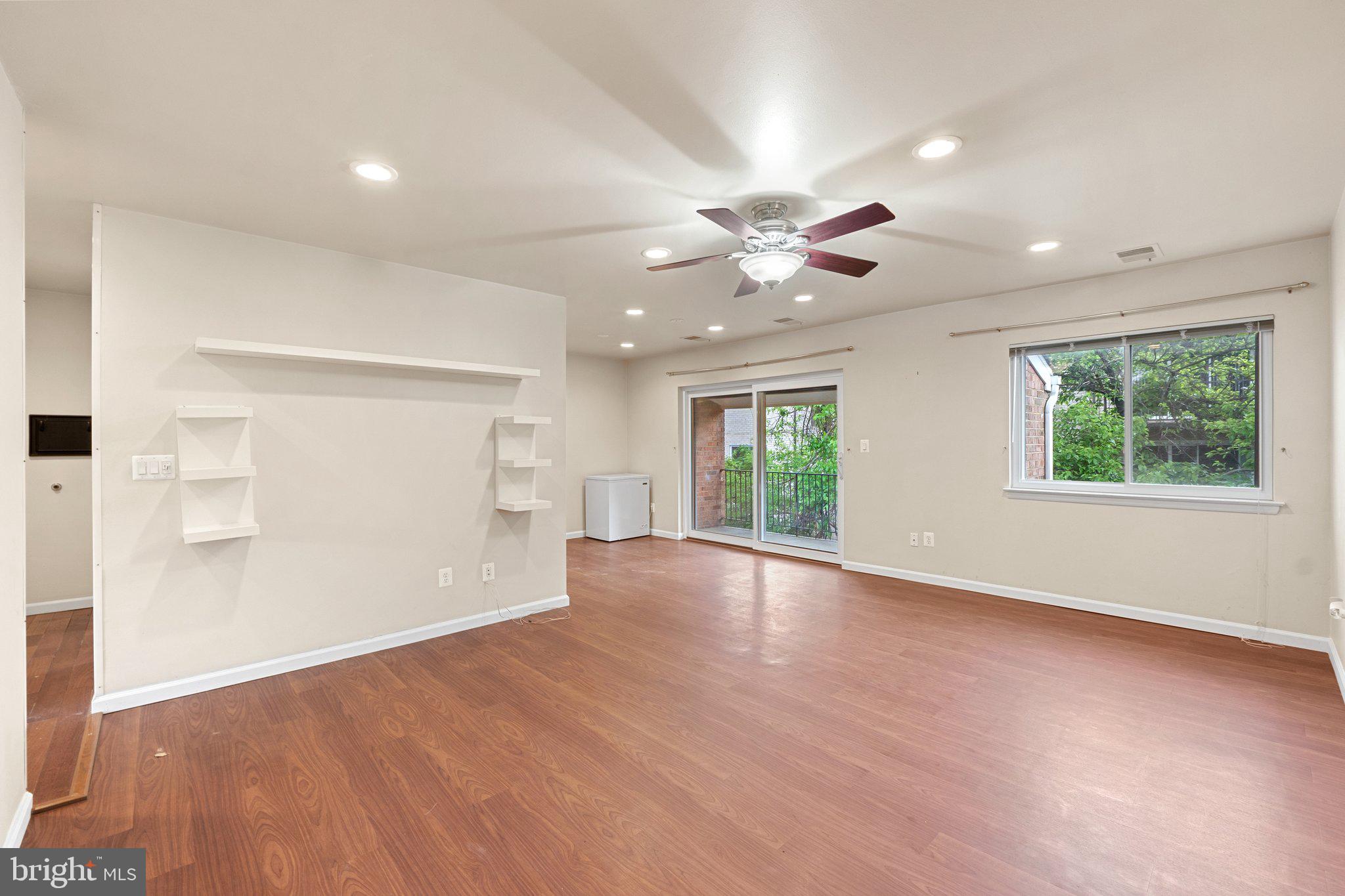 3382 HEWITT AVE #302