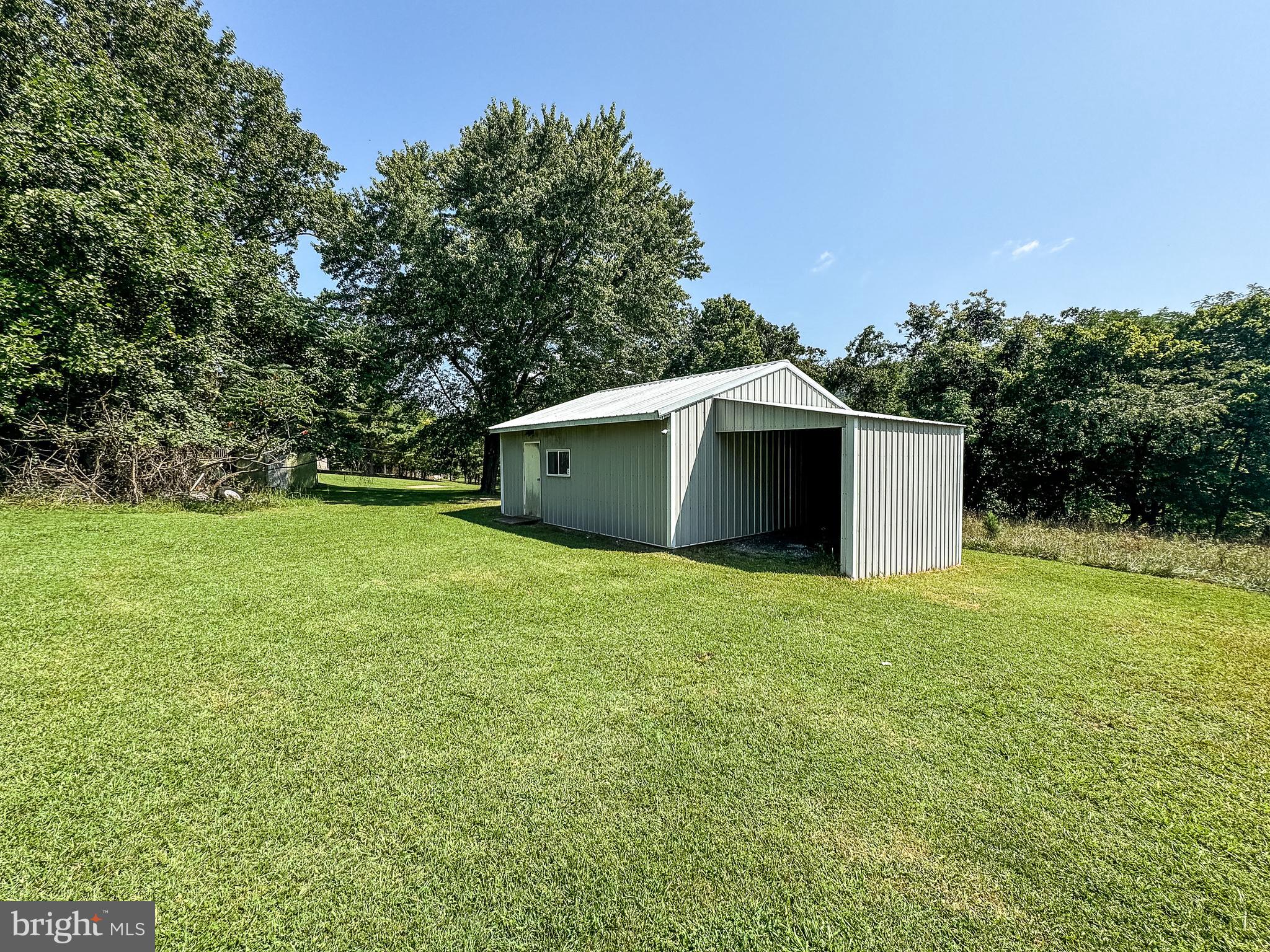18047 Pleasantville Rd