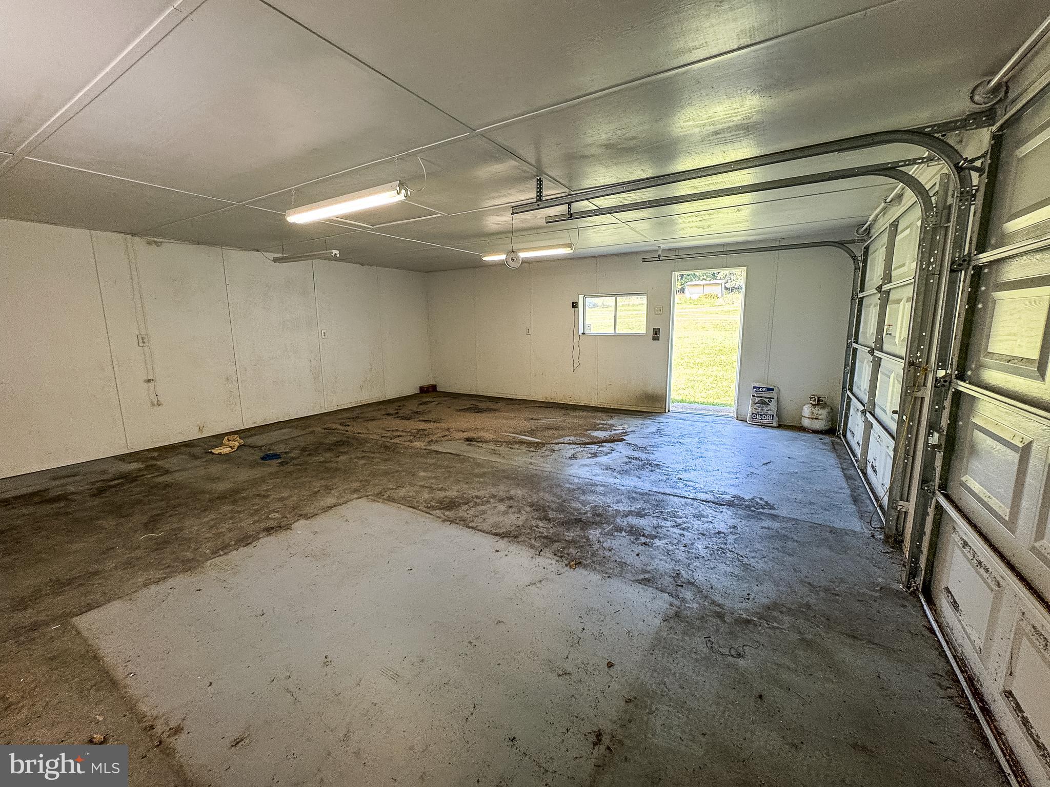 18047 Pleasantville Rd