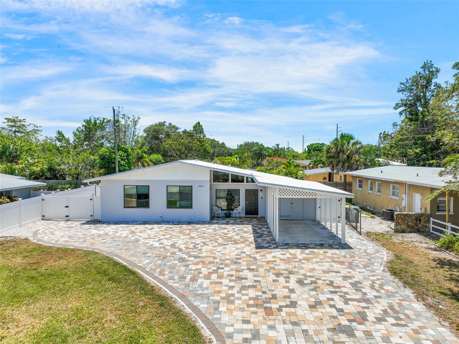 2832 GREENBRIAR ST
