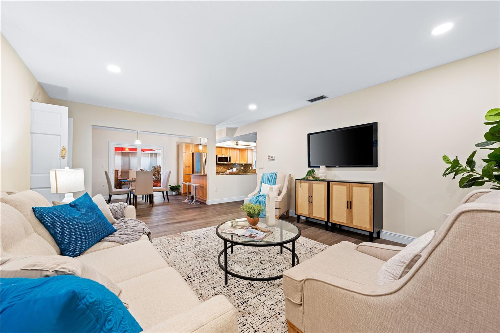 2419 RIVERBLUFF PKWY #V233