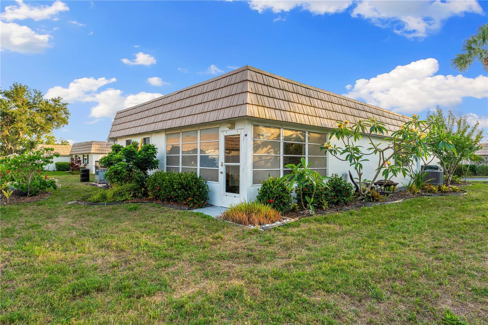 2419 RIVERBLUFF PKWY #V233