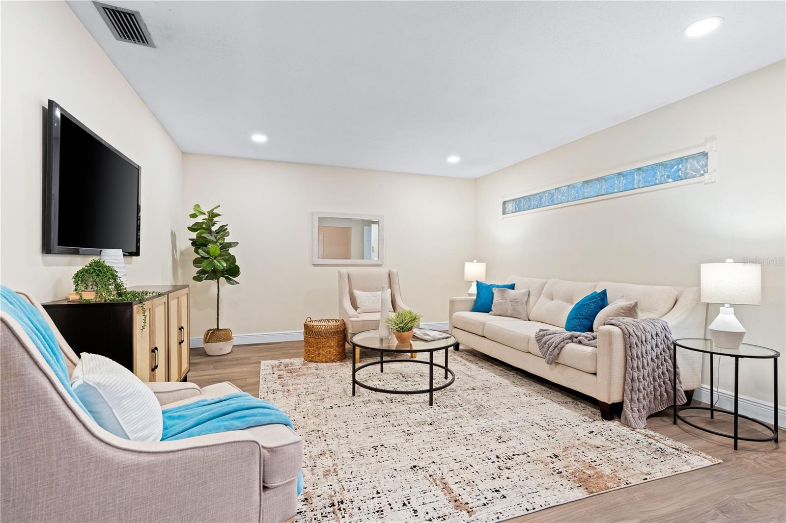 2419 RIVERBLUFF PKWY #V233