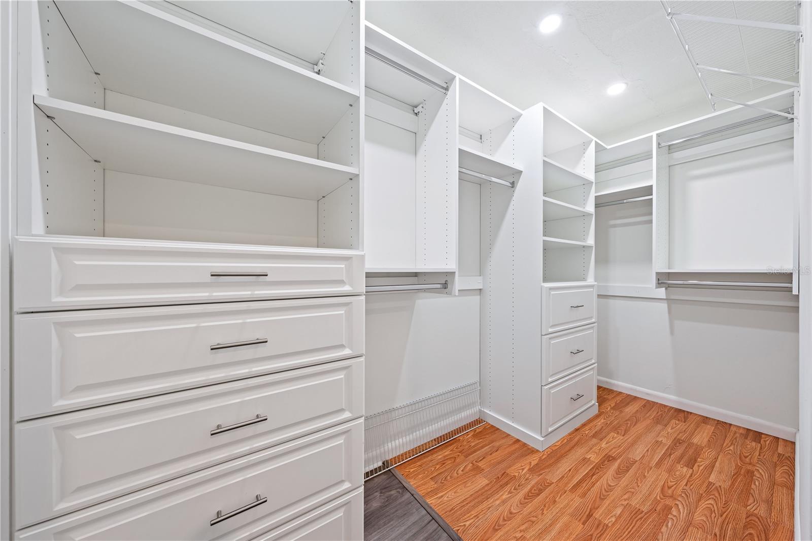 2419 RIVERBLUFF PKWY #V233