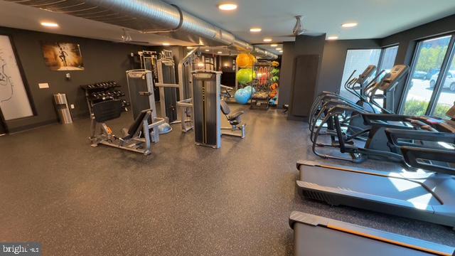 701 N HENRY STREET 211