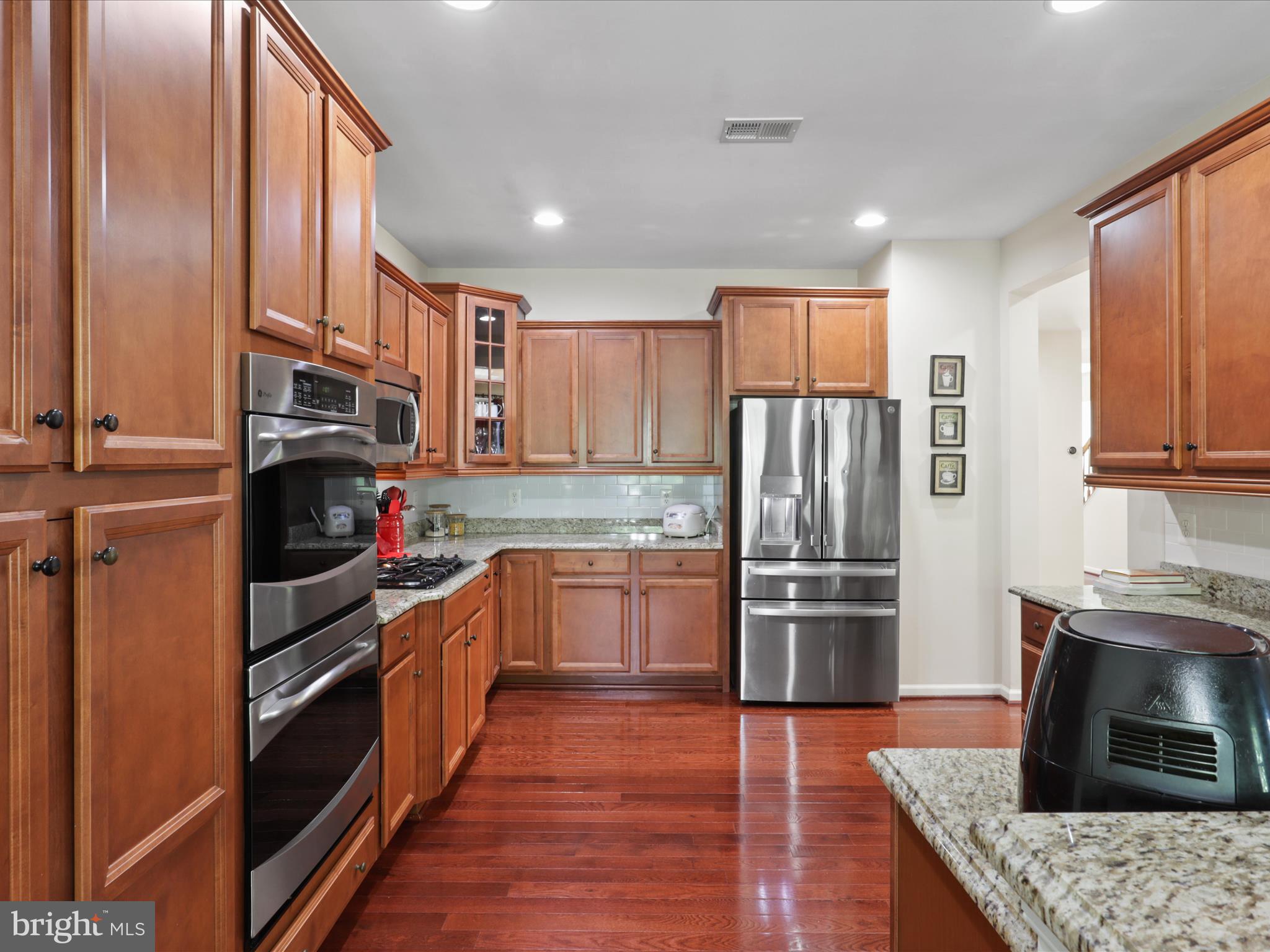 8033 ANNETTE DRIVE