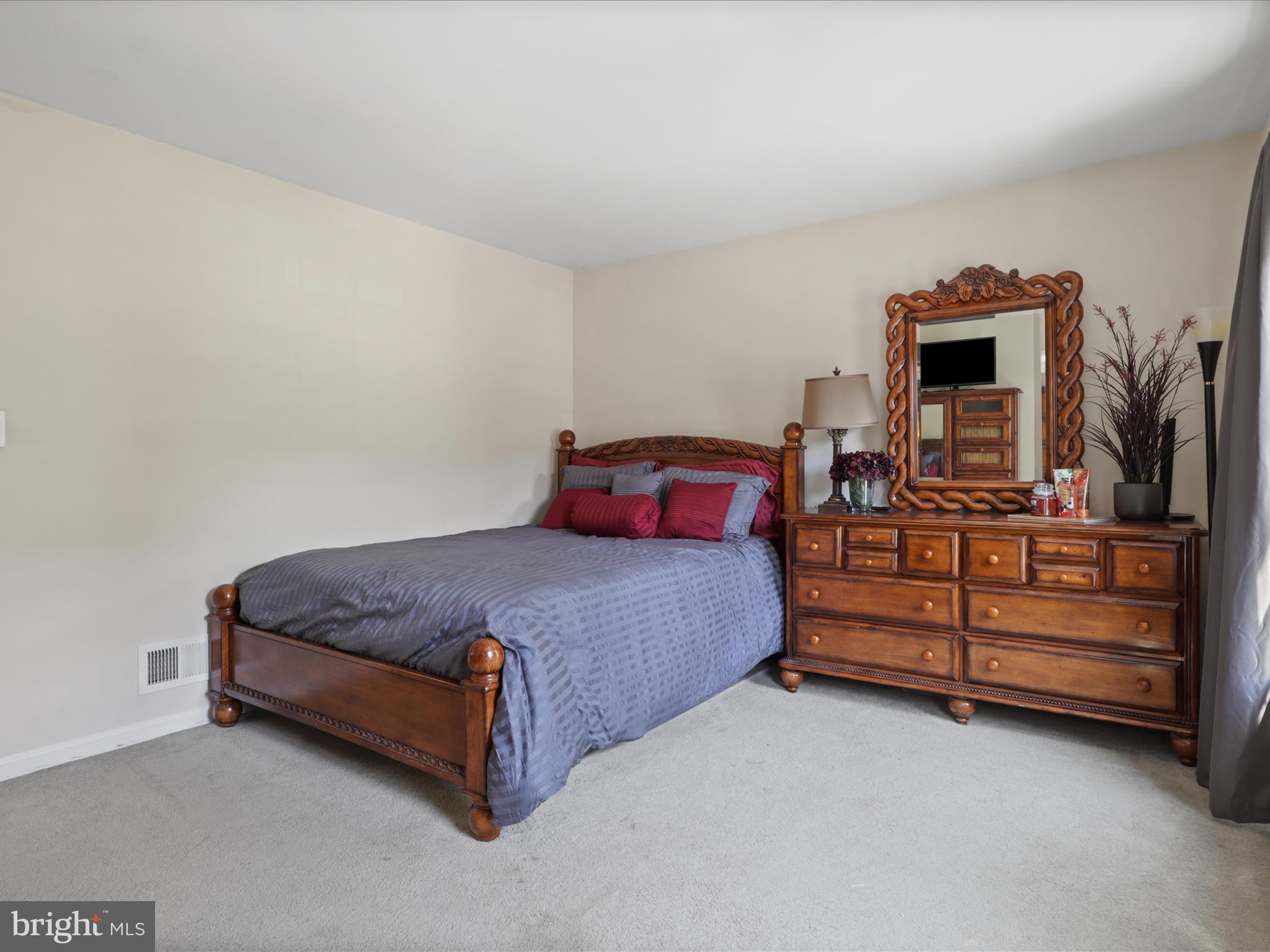 8033 ANNETTE DRIVE