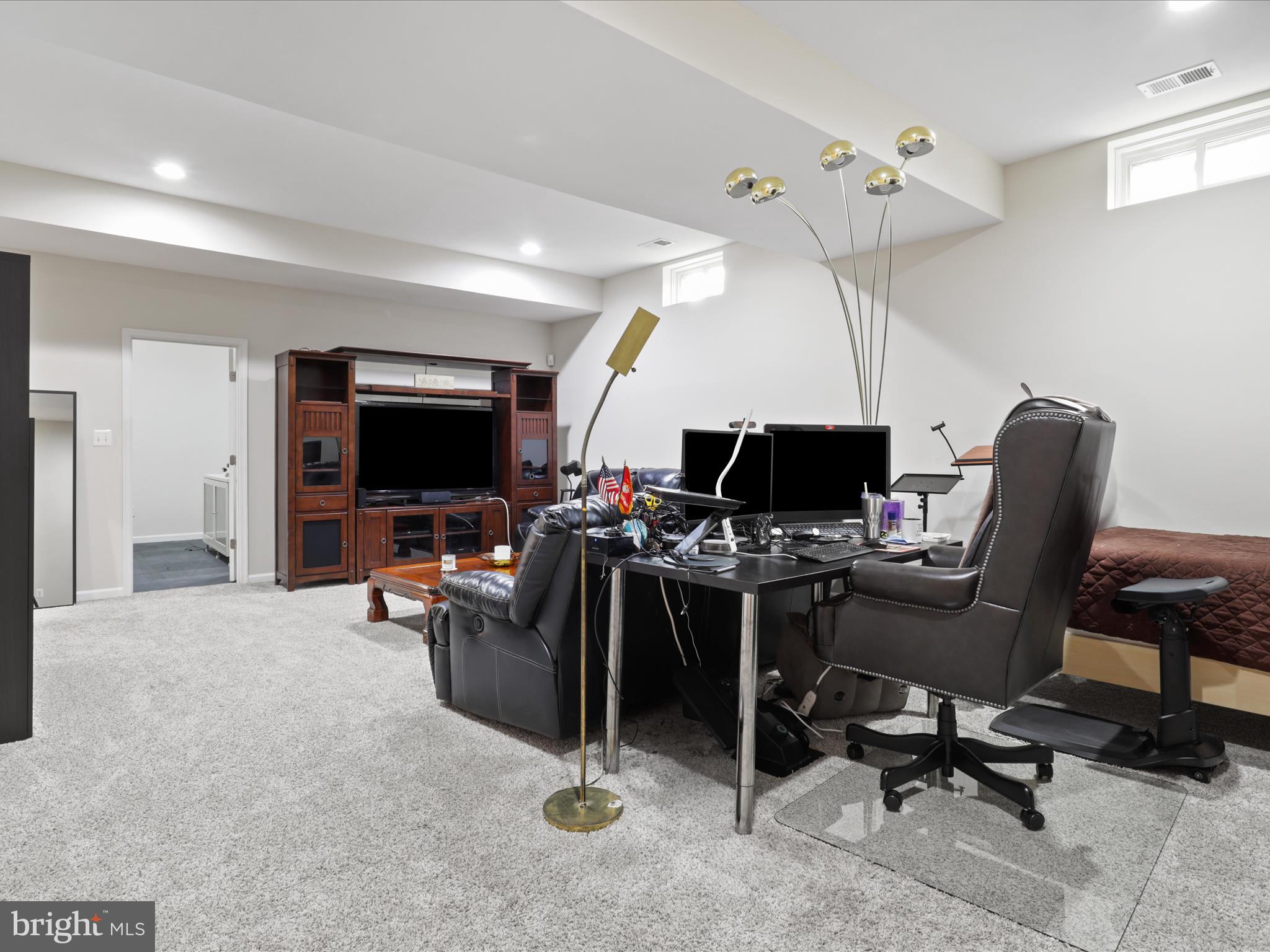 8033 ANNETTE DRIVE
