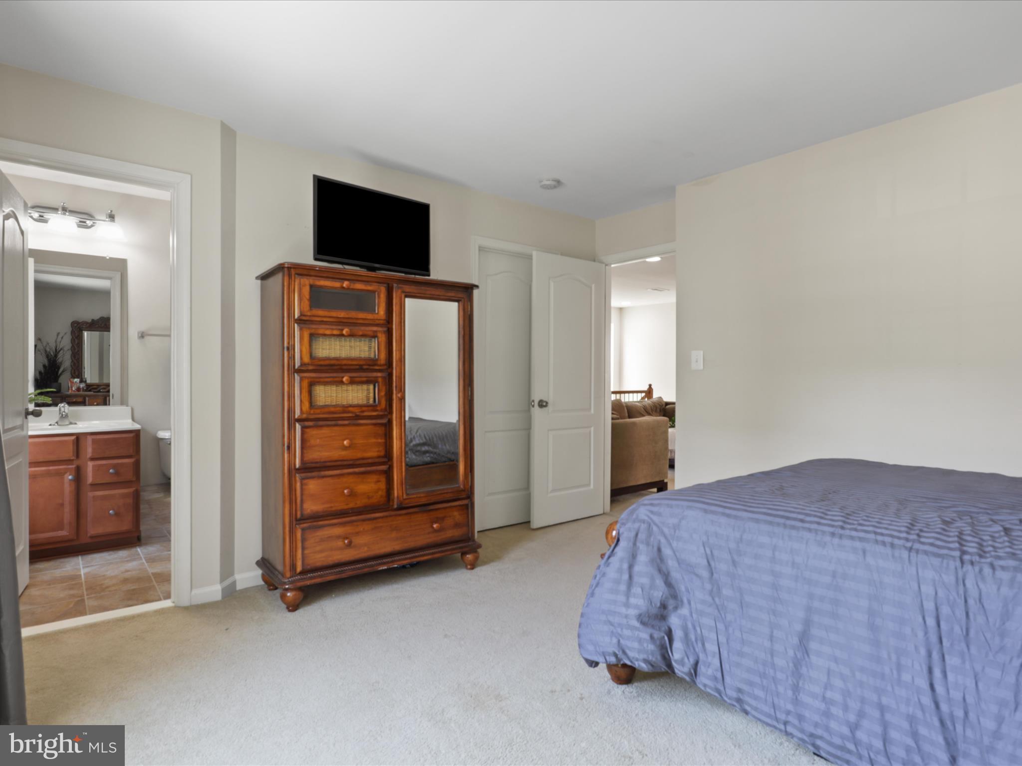 8033 ANNETTE DRIVE